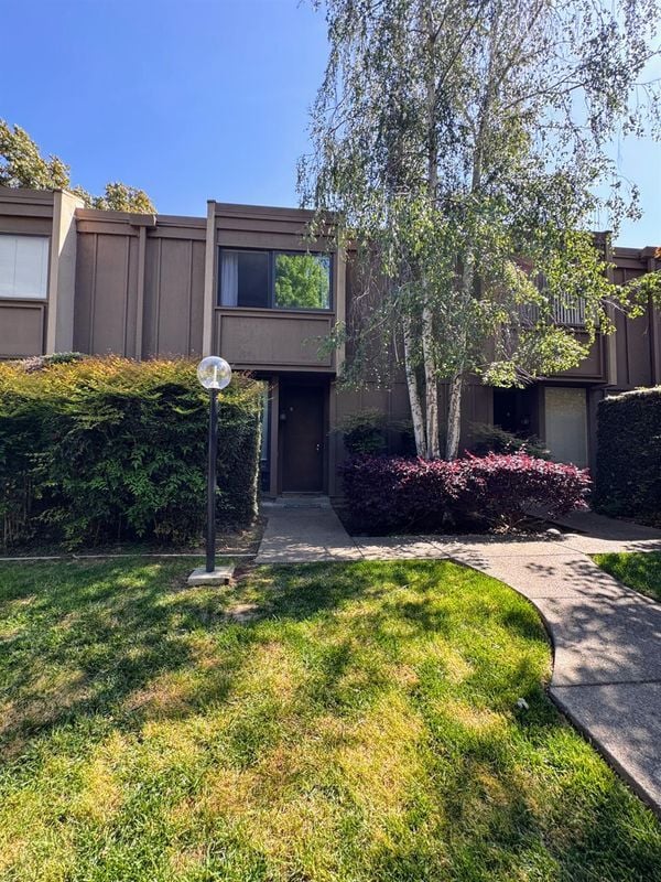 property at 2224 Woodside Ln