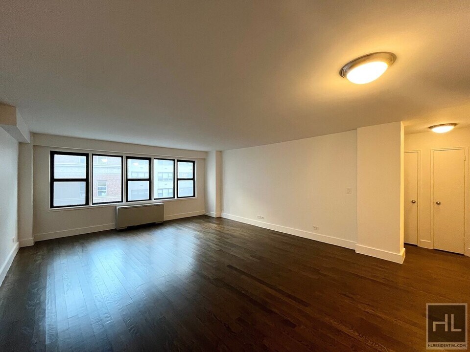 EAST 63 STREET in New York, NY - Building Photo