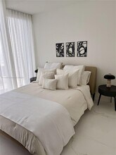 300 Biscayne Boulevard Way, Unit 5009W in Miami, FL - Building Photo - Building Photo