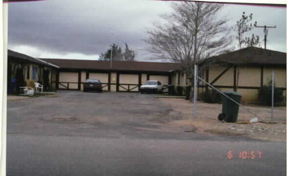 15412 Broken Bow Rd in Apple Valley, CA - Building Photo