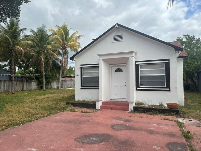 property at 2135 Lincoln St
