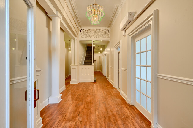 801 N Charles St, Unit 4 in Baltimore, MD - Building Photo - Building Photo