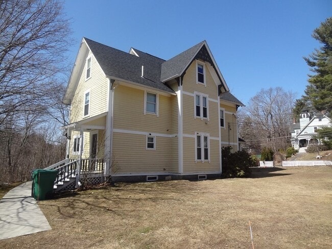 78 Main St in Upton, MA - Building Photo - Building Photo