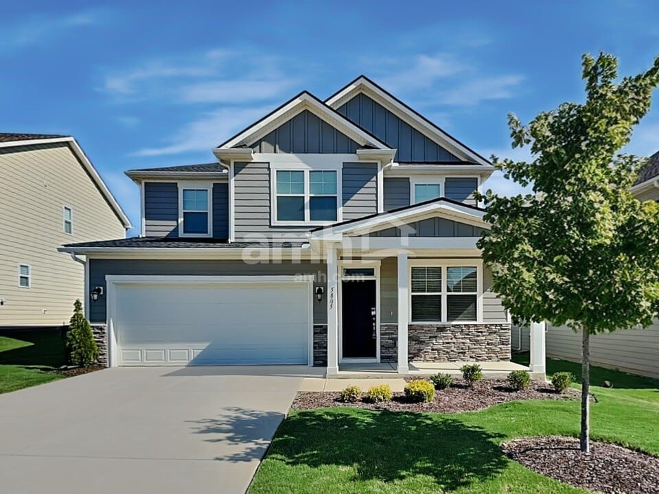 2573 Highwood Blvd in Smyrna, TN - Building Photo