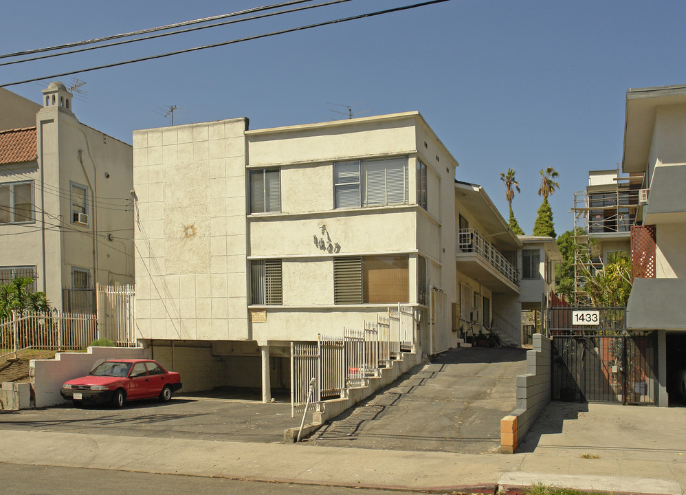 1427 N Martel Ave in Los Angeles, CA - Building Photo