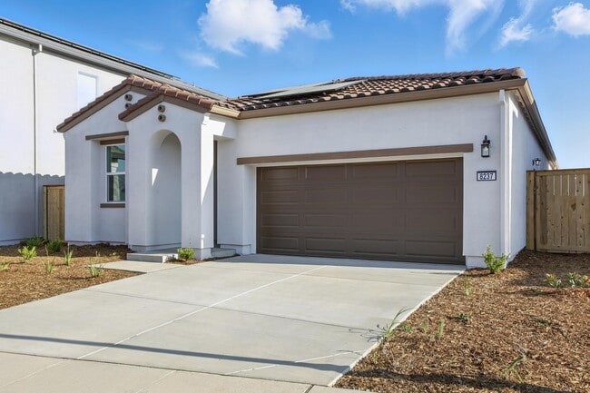 8237 Morning Star Wy in Elk Grove, CA - Foto de edificio - Building Photo
