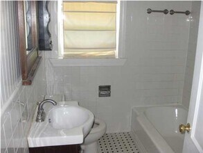 2404 S Hillwood Dr in Mobile, AL - Building Photo - Building Photo