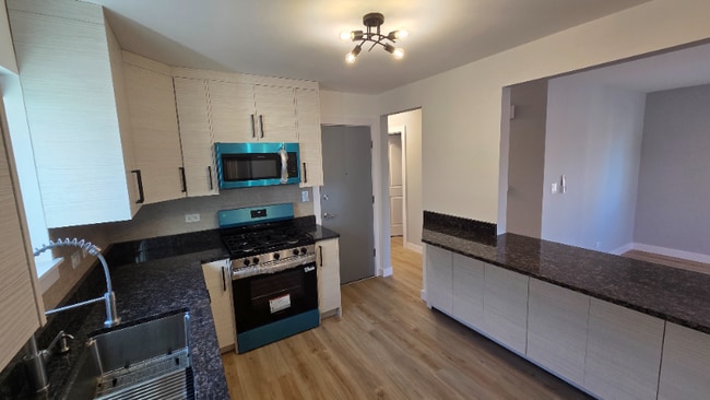 8023 W Churchill Ave in Niles, IL - Building Photo - Building Photo