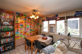 700 W Bittersweet Pl in Chicago, IL - Building Photo - Building Photo