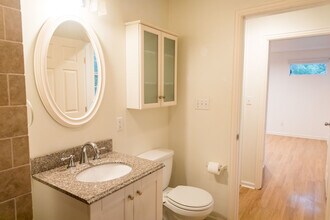 4519 Merle Dr, Unit B in Austin, TX - Foto de edificio - Building Photo