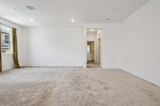 5584 Kate Way, Unit 7 in Fontana, CA - Foto de edificio - Building Photo
