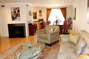 9426 Via Patricia in Burbank, CA - Building Photo