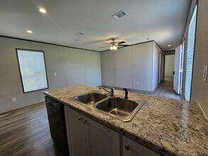 519 Suwanee Dr in North Fort Myers, FL - Building Photo - Building Photo