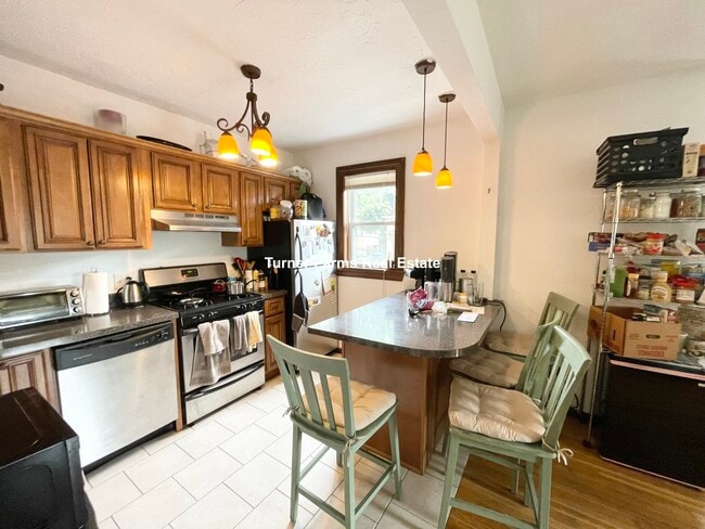 87 Sheridan St, Unit 3