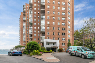 River Terrace Apartments in Bronx, NY - Building Photo - Primary Photo