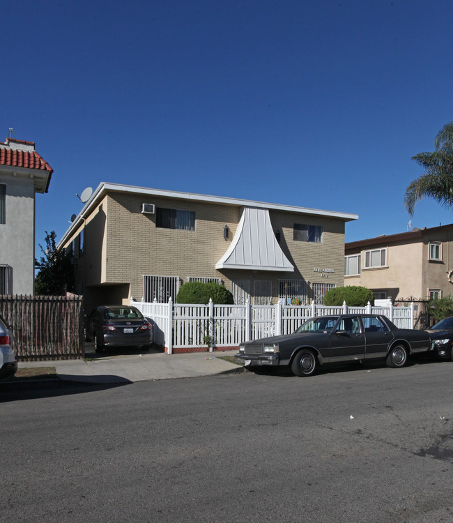 1717 N Alexandria Ave in Los Angeles, CA - Foto de edificio - Building Photo