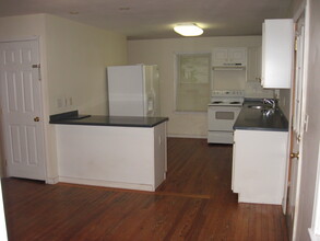 37 Beaver Ave in Annandale, NJ - Building Photo - Building Photo