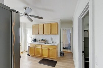 28 Hall Ave, Unit 1 in Newport, RI - Foto de edificio - Building Photo