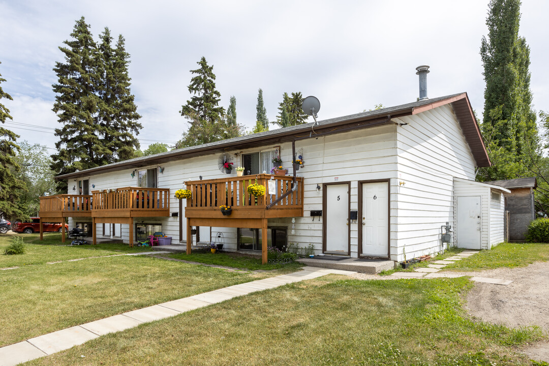 5918 57 Av in Red Deer, AB - Building Photo