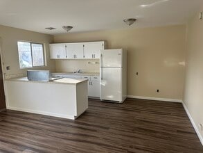 2423 North Ave, Unit Unit D in Chico, CA - Building Photo - Building Photo