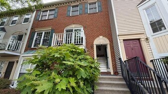 30 Holly St in Jersey City, NJ - Building Photo