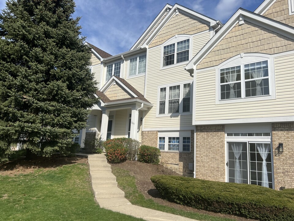 1224 Georgetown Way in Vernon Hills, IL - Building Photo