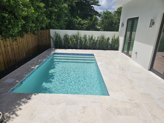 8400 SW 65th Ave in Miami, FL - Building Photo - Building Photo