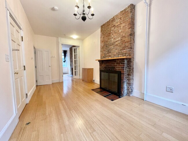 95 West Cedar St, Unit 1 in Boston, MA - Foto de edificio - Building Photo