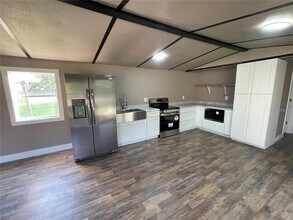101 Caroline Ave in Lady Lake, FL - Building Photo - Building Photo