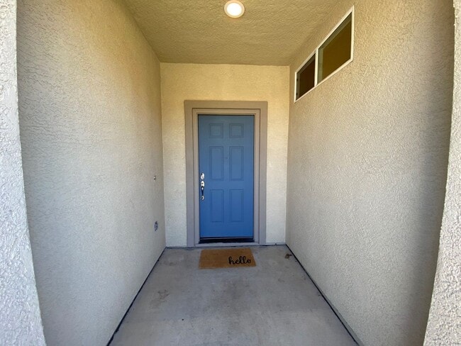 5644 Gold Poppy Way in Elk Grove, CA - Building Photo - Building Photo