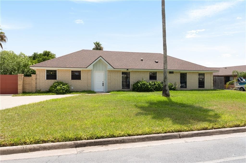 318 Rancho Viejo Blvd in Brownsville, TX - Building Photo