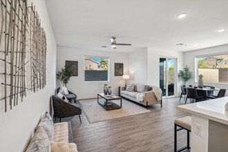 2121 E Voltaire Ave, Unit 2121 in Phoenix, AZ - Foto de edificio - Building Photo