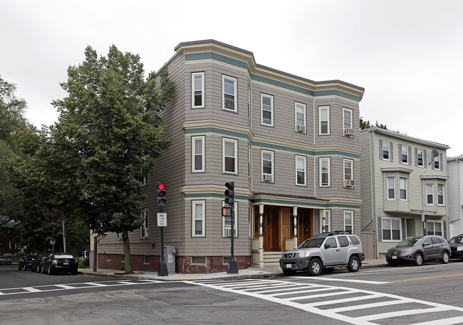 648-650 Dorchester Ave in South Boston, MA - Foto de edificio - Building Photo
