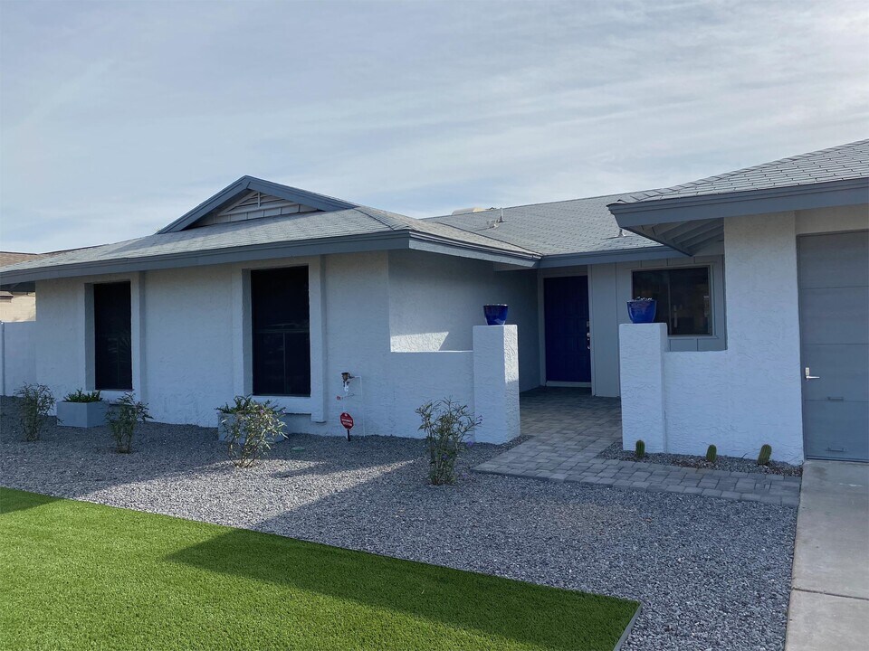 4007 W Rue De Lamour Ave in Phoenix, AZ - Building Photo