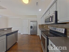 2435 Cairns Mill Court in Charlotte, NC - Foto de edificio - Building Photo