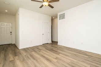 34812 Daisy Meadow Loop in Zephyrhills, FL - Building Photo - Building Photo