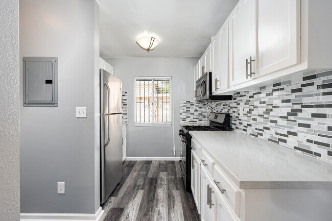11440 Old River School Rd in Downey, CA - Building Photo - Interior Photo