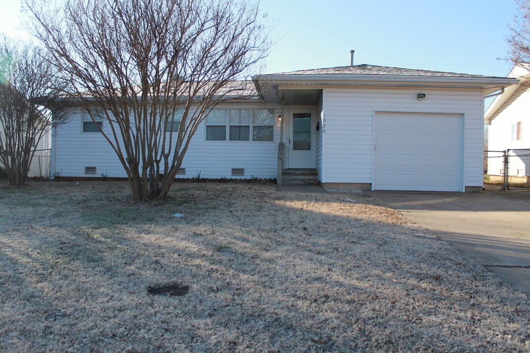 1000 Harold Dr in Midwest City, OK - Building Photo