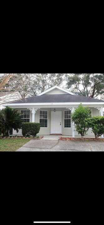 111 Wildflower Ln in Pensacola, FL - Building Photo