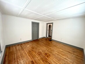 1750 Berkley Ave SW, Unit Unit 2 in Wyoming, MI - Building Photo - Building Photo