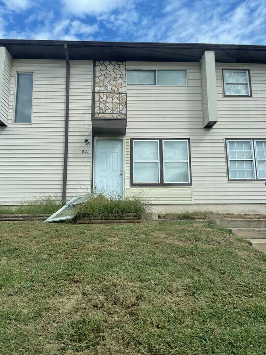 821 N 70th Terrace in Kansas City, KS - Building Photo