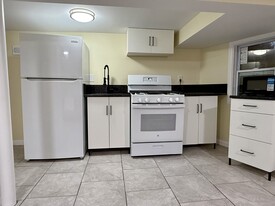 1625 Quinnipiac Ave, Unit In Law-Basement Apartments