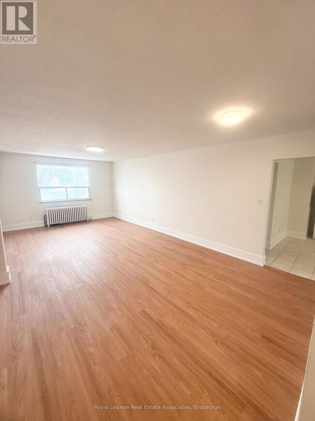 237 Lakeshore Rd E in Mississauga, ON - Building Photo - Building Photo