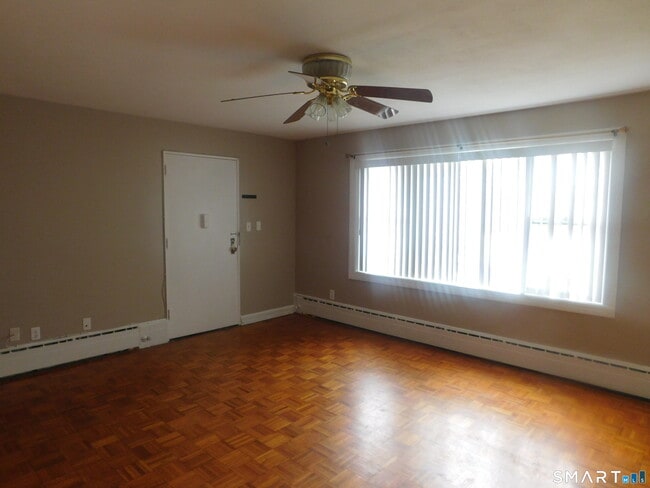 45 Oakview Cir in Bridgeport, CT - Building Photo - Building Photo