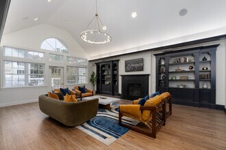 Heritage at Bedford Springs in Bedford, MA - Foto de edificio - Interior Photo