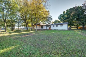 100 Ash St in Paradise, TX - Building Photo - Building Photo