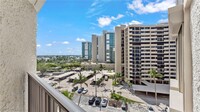 4005 Gulf Shore Blvd N in Naples, FL - Foto de edificio - Building Photo