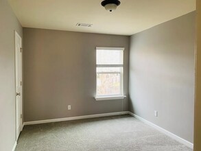 17 Barcelona St in Newnan, GA - Building Photo - Building Photo