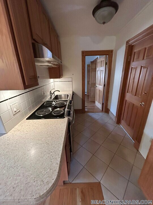 89 Myrtle St in Boston, MA - Building Photo