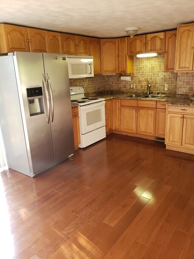 66 Montgomery St Apartments and Nearby Westfield Apartments For Rent